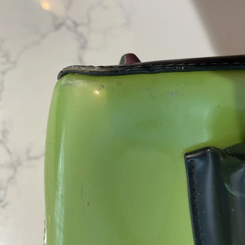 Beijo apple Green and Black convertible purse or backpack. - Picture 5 of 5